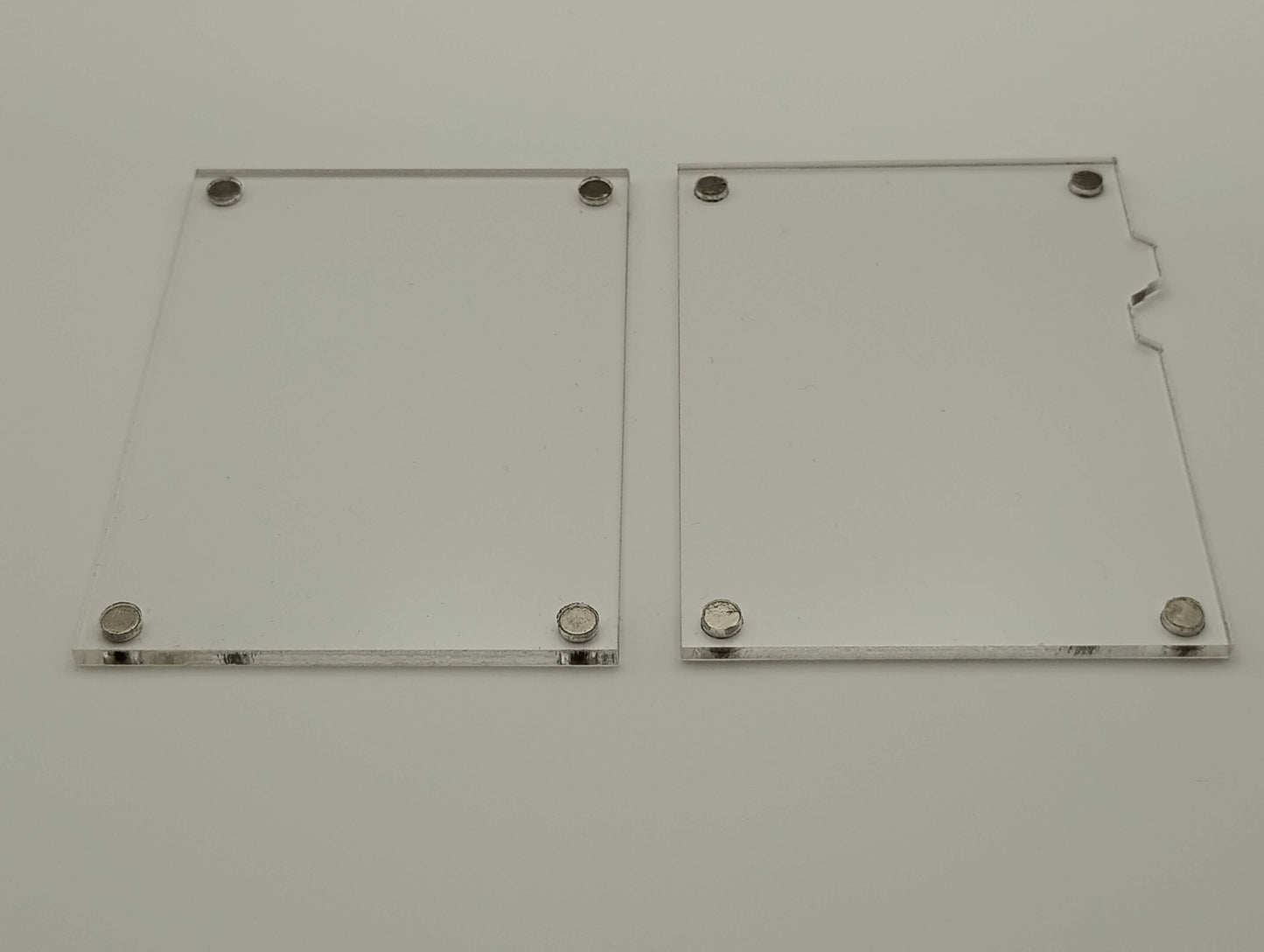 Easy Open Clear Magnetic Card Display Case