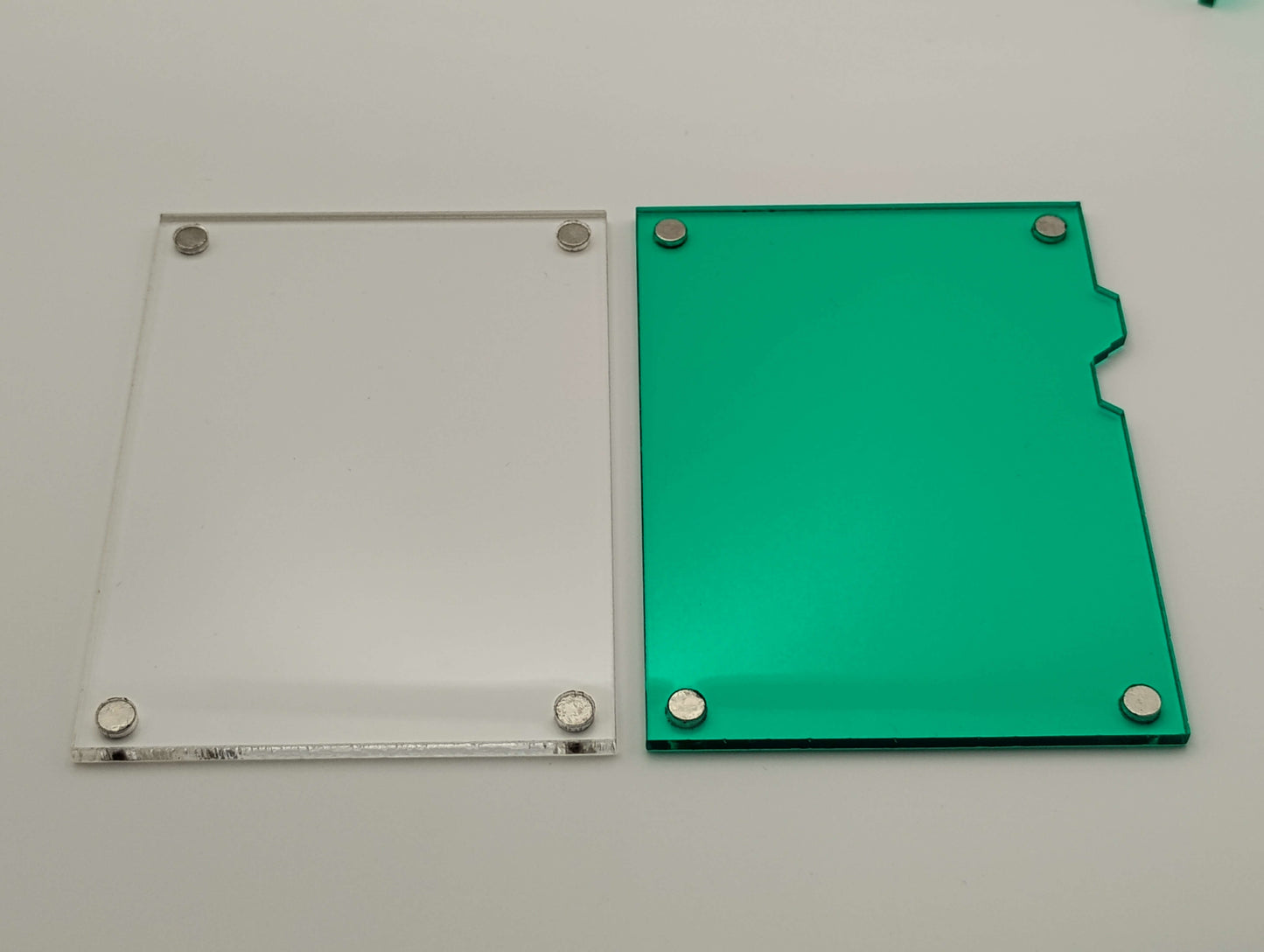 Easy Open Emerald Magnetic Card Display Case